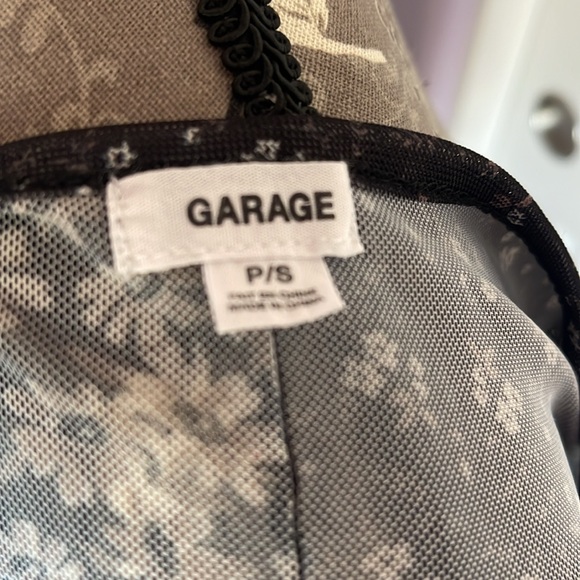 Floral Mesh Patterned Top - Picture 3 of 4